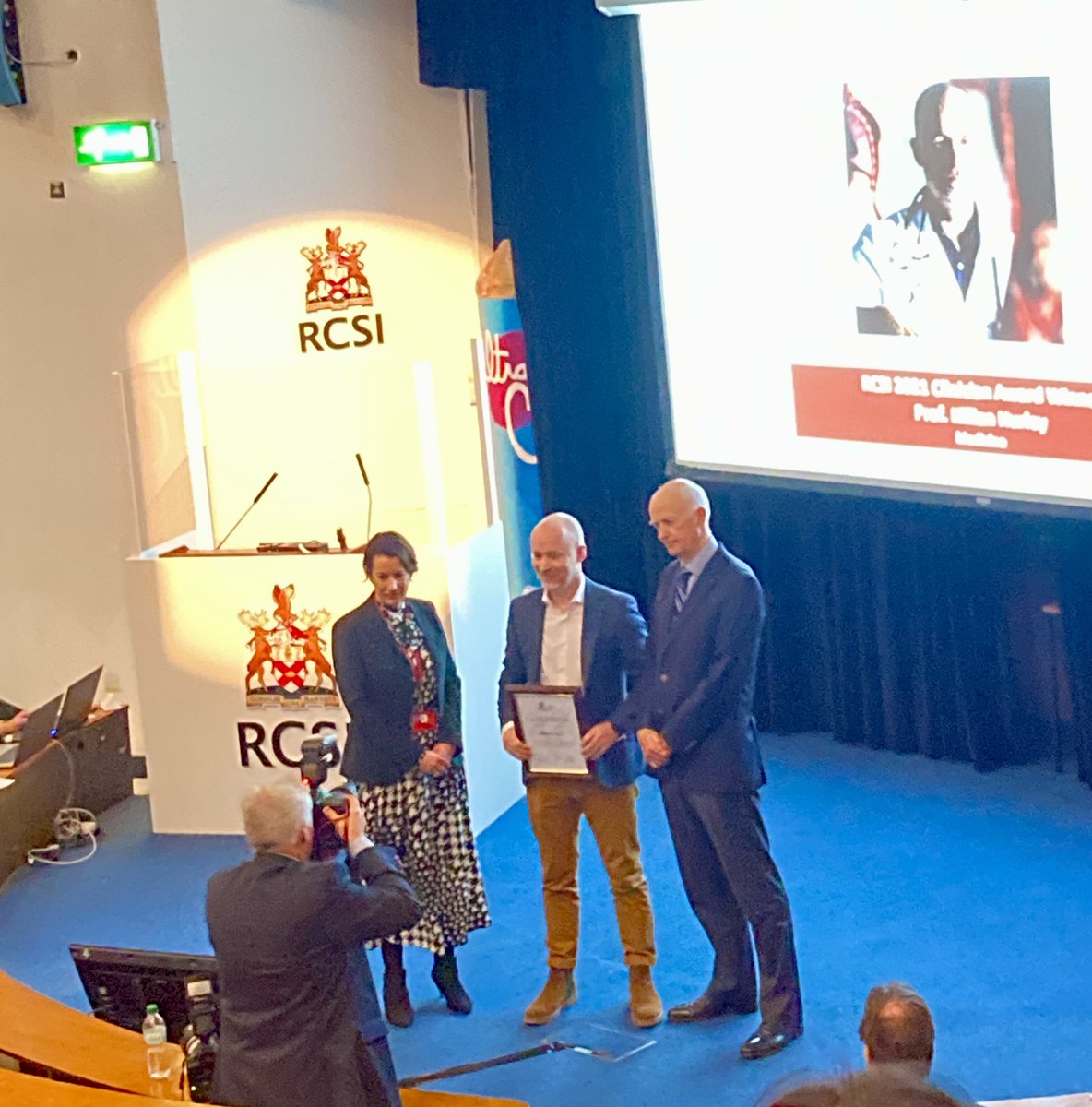 TissueEngDublin's tweet photo. Congratulations to @killian_hurley for winning the Clinician Award at the Vice Chancellor Innovation Awards as part of @RCSI_Research Day 2022! https://t.co/fhH48kCSEI