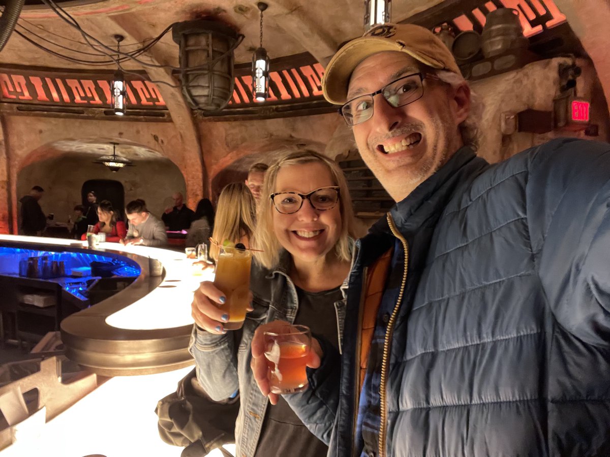 TheUGseries's tweet image. Oga’s Cantina in Batuu West has plenty of room at the bar for walkups if you need a morning eye-opener, but booths are fully booked for reservations. #swge #disneyland ^@skubersky