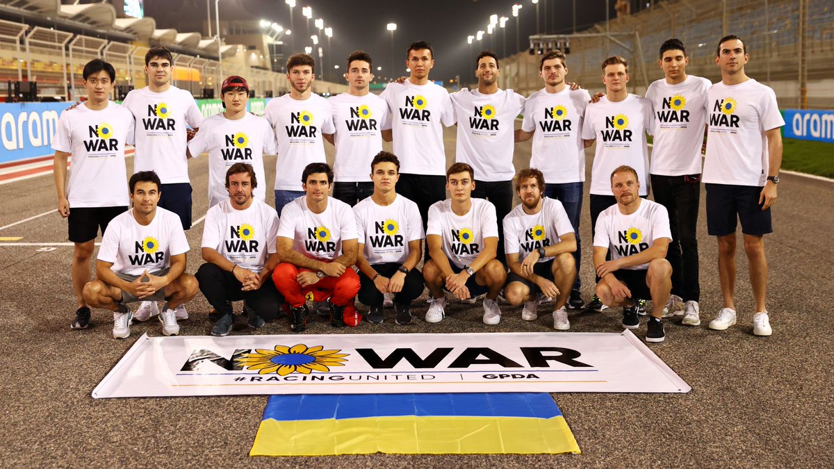 F1_Papi's tweet photo. Hamilton no está en la foto porque si no es él la victima, no le interesa https://t.co/NSGEyrllWu