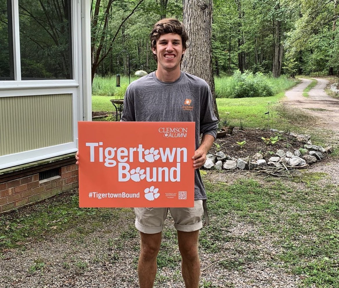 YCClemsonClub's tweet photo. TODAY is the day for our #TigertownBound Yard Sign Pick-up Event! Clemson C/O 2026 join us at Fountain Park downtown Rock Hill, 3:00PM-6:00PM to get yours! #CUthere #ClemsonClubEvents #YCClemsonClub https://t.co/j5icQXA219