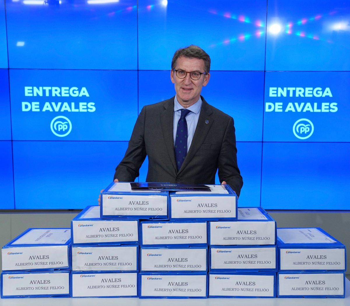 NunezFeijoo's tweet photo. España necesita una nueva política que escuche y ofrezca moderación y serenidad. Tenemos un proyecto de ilusión capaz de unir en el PP a la mayoría de los españoles. 

Estamos #Preparados para ofrecer un Gobierno a la altura de este país. Gracias por este respaldo tan abrumador https://t.co/MRrUNczRwn