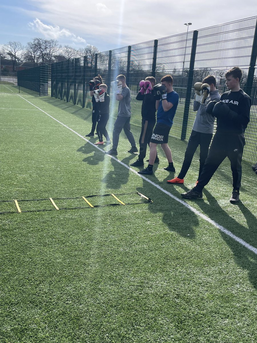 Thank you to <a href="/stuskithechamp/">Stuart Hall</a> for visiting students in Middlesbrough today 🥊

<a href="/stuhalloffamers/">Hall Of Famers</a> 

#EvolveSportsAcademy
