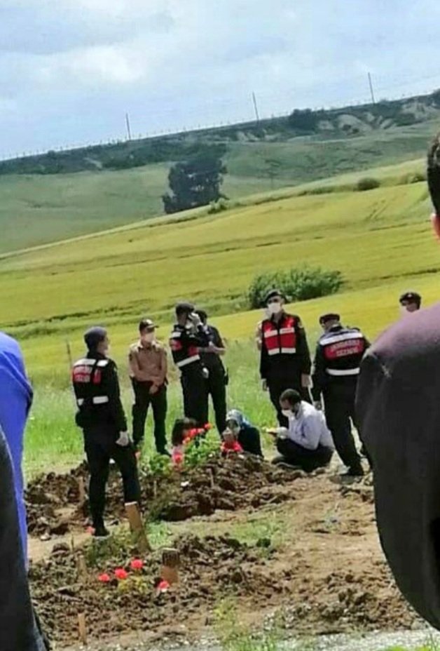 JournalistYaman's tweet photo. "Dostovisky" imiş, Hülagu imiş!

Mevlana der ki: "Toprak gibi sessiz olduğum an bil ki; şimşek gibi gökte gürlüyor feryadım." 

Çocukların, masumların ahlarından çekininiz! https://t.co/mZWAogDAOD