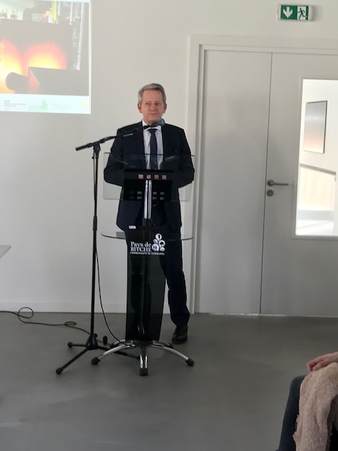 CatBELRHITI's tweet photo. Je représentais @JeanRottner, Président de la @regiongrandest à la signature de la convention entre le Lycée #Labroise et le Centre International de l'Art Verrier de #Meisenthal. La Région porte un engagement fort envers les filières professionnelles. https://t.co/1A6AuMEBdx