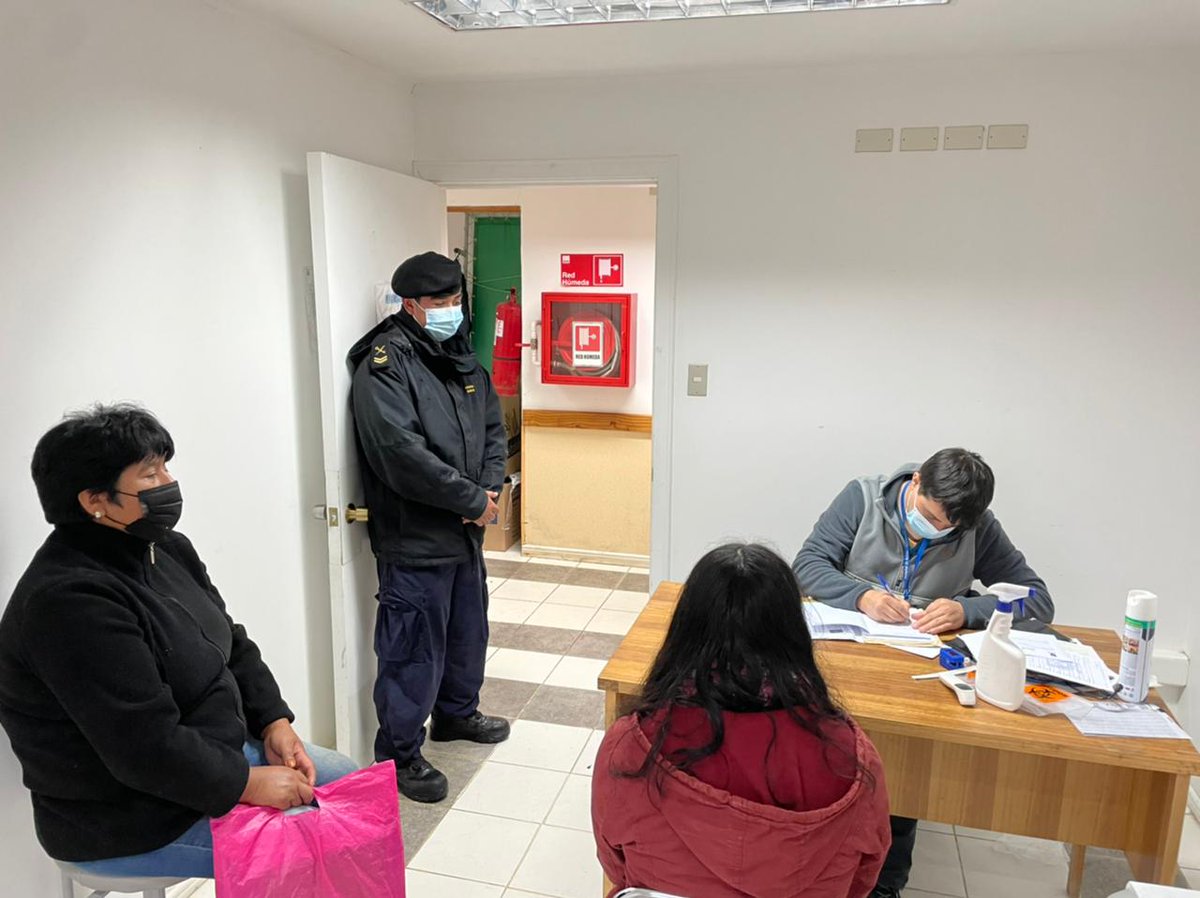 Armada_Chile's tweet photo. En #Chiloé, el Patrullero Médico Dental (PMD) "Cirujano Videla" realiza su primera ronda de este mes, acercando atenciones para los habitantes de sectores aislados como #Voigue, #Mechuque, #Chaulinec y mañana #Alao
#QuintaZonaNaval
#ArmadaTeCuida https://t.co/oaXPhhhLxR