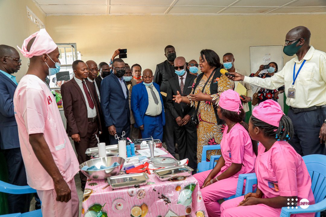 UNFPARDC's tweet photo. Le @CanadaRDC a financé la mise en place d'une salle technique moderne à l'ISTM Kananga à travers un projet mis en oeuvre par @UNFPARDC et @ONUFemmesRDC Le Gouv du Kasaï central à inauguré le bâtiment ce 9 Mars @kardastyledon @eugene_kongnyuy @MinSanteRDC @scosaf @dienekeita https://t.co/THzHpSDW0k