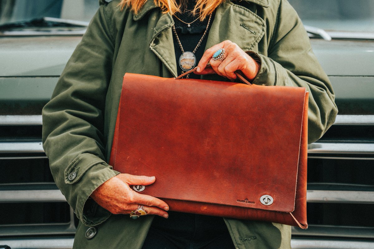 ColsenKeane's tweet photo. Every imagine a minimalist attaché? With or without a strap, our No. 721 has got you. https://t.co/3ZQAA6gayp