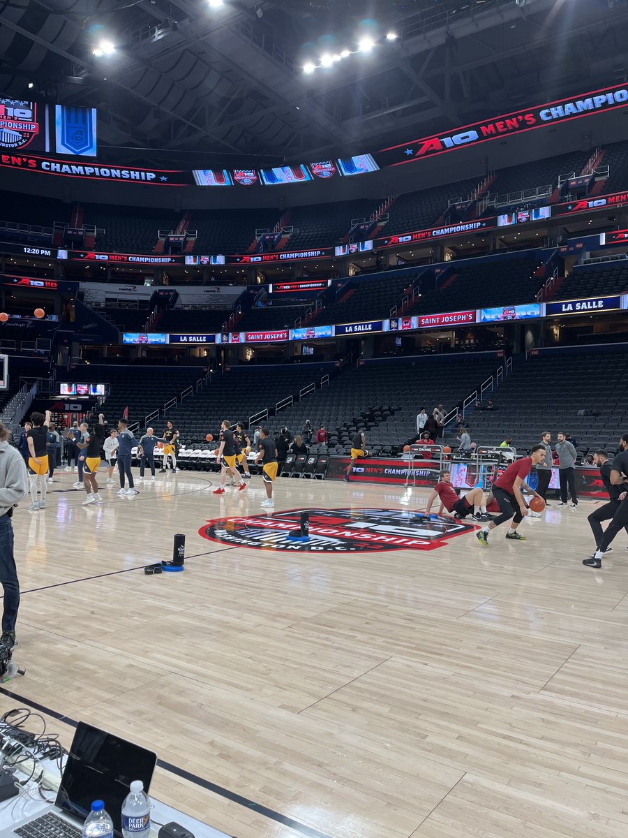 SnyderManning's tweet photo. Thirty minutes before tip-off here at the Capital One Arena. For the *checks notes* third time this season, @LaSalle_MBB v. @SJUHawks_MBB in a City Six clash. First round of A-10 conference tourney. https://t.co/LvNnreXYBz