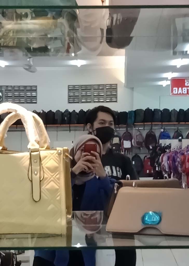 izzythanu's tweet image. Yang belakang lg liatin ughtea