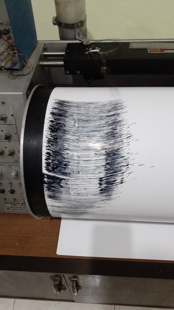 00.23 WIB seismik kembali meningkat. Mohon untuk tetap meningkatkan kewaspadaan. 

#MerapiSiaga