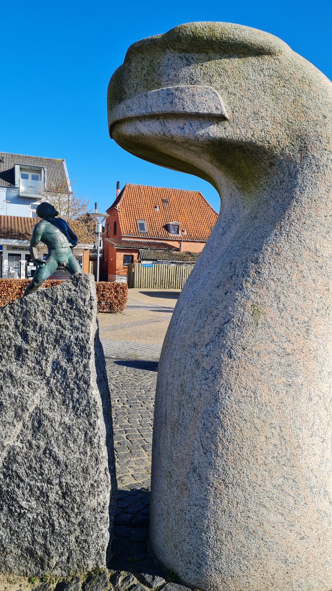 Nanukchen's tweet photo. Had a lil walk in #Otterup today. Saw this snake and that guy...better not look too close 🙈. And nice crocusses blooming in the streets! https://t.co/M75bQLExGg