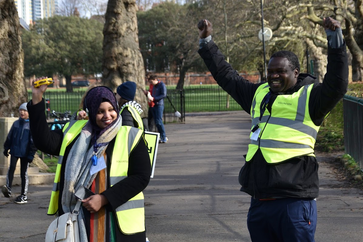 Our volunteer roster is looking a bit sparse for Sunday and we could really do with some extra help.
Volunteering is great fun - just check out this photo from last week if you need persuading! 
Please let us know if you can help out on Sunday ☺️

parkrun.org.uk/kenningtonpark…