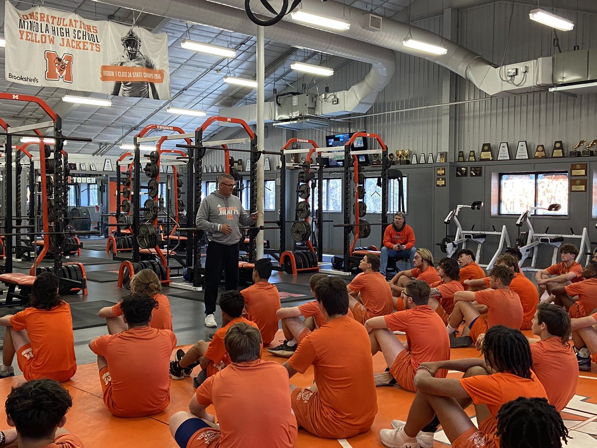 thejacketsnest's tweet photo. @aaron_slider giving todays character talk. Servant Leadership #charactertalks #mineolatough @coach_LB1 @CodyMize https://t.co/MPg6tLWL6N