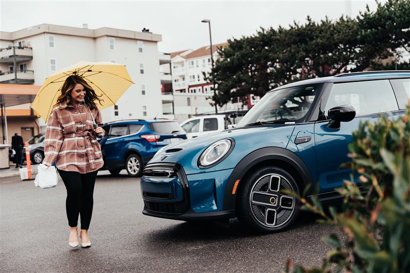 Seattle_MINI's tweet photo. Never let it rain on your lunch plans. 🍔 ☔ 
-
-
-
-
#MINI #SeattleMINI #MINICooper #MINIE #Seattle #DicksDrivein #Dicks #LocalSeattle #LakeCity #Rain #Travel #Travelblog #TravelVlog #SeattleFood #Food #Yummy #SeattleTravel #Rain #Lunch #Follow #Like https://t.co/y1DcKcQbW1