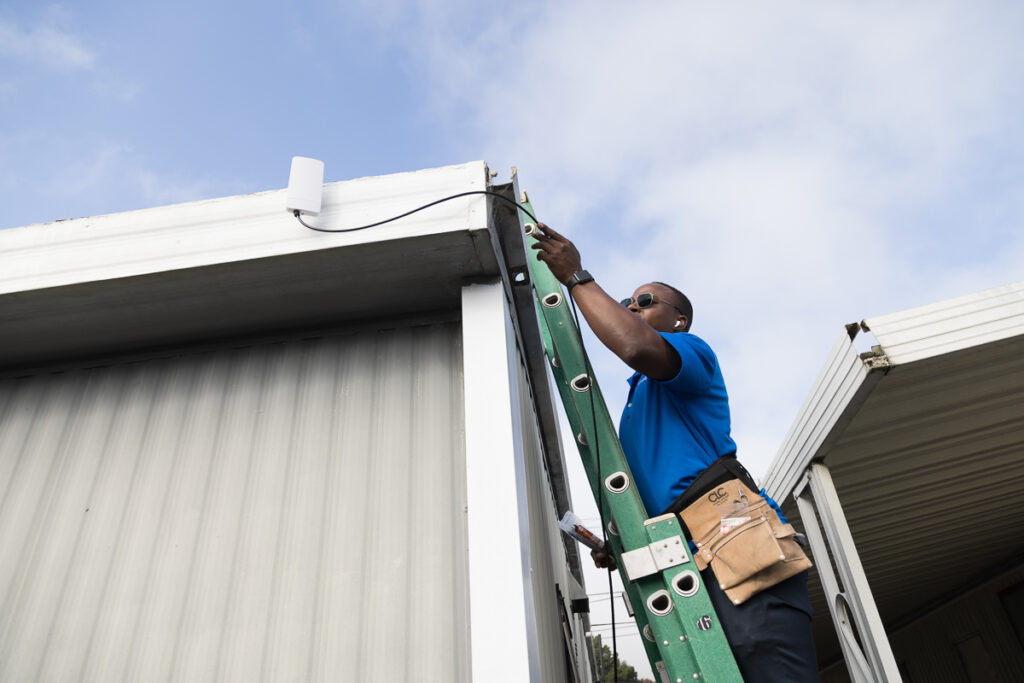 Check out the latest MH Insider magazine for an article about how Kwikbit is using its millimeter wave technology to deliver faster and lower cost high-speed internet to Manufactured Housing Communities. #cordcutting #broadband 
mhvillage.com/pro/manufactur…