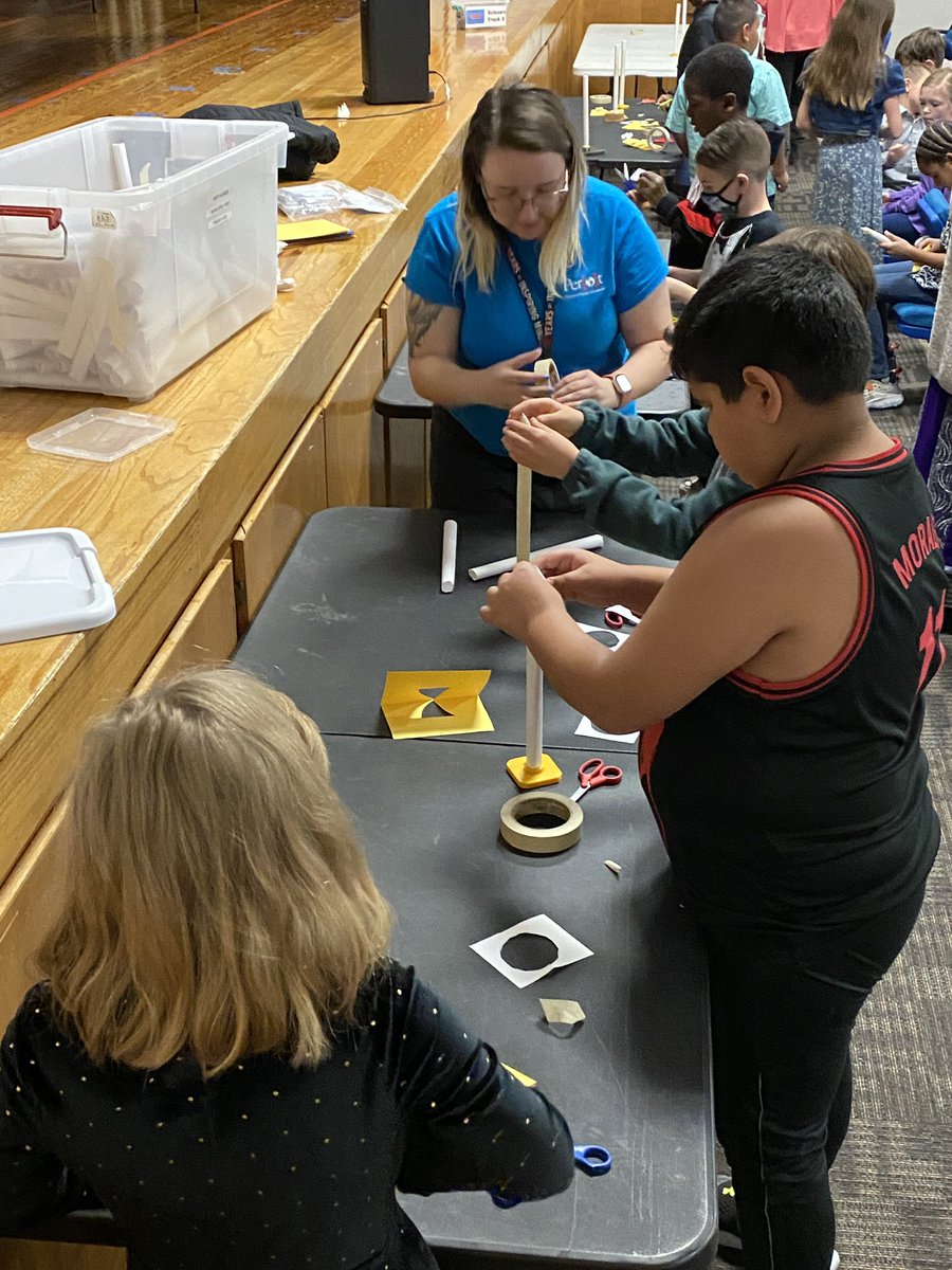WhitleyRoadES's tweet photo. Thank you @Perot_Learning for bringing your Tech Truck team to our school today. Our students had a “blast” making paper rockers and their faces “lit up” making circuits! @KellerLibraries #celebratekisd https://t.co/zGDznoOFla