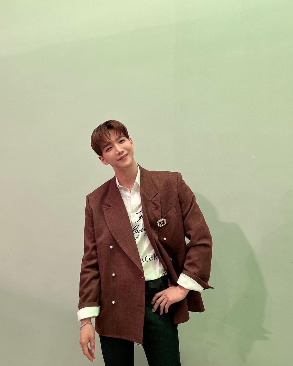 JunkayStreet's tweet photo. [real_2pmstagram] 220310

He appears in every episode, but we were surprised once by how cute he was and,,🤭💗

#TheChalkOnHisBack #SurprisedUsAgain😂
#AsLongAsDirector🐼 #IsHappy #WeAreOkay💗

https://t.co/B7gaDGMN3N
#Jun_K #2PM https://t.co/aoQAx8wAMr