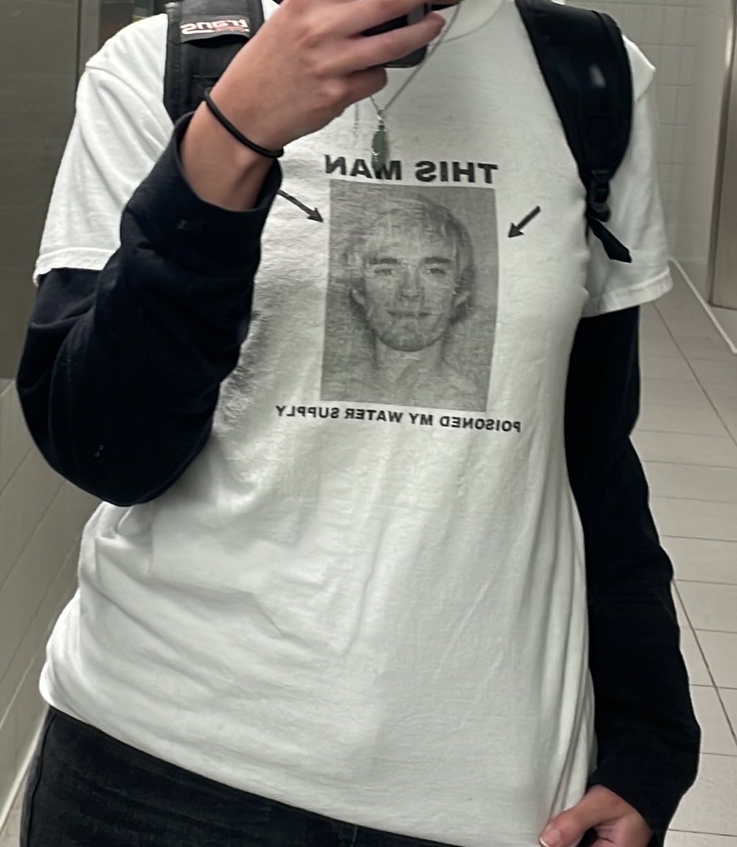 lMMAGNETIC's tweet image. wearing rhe water supply shirt today bc i have to present my jukebox musical w parx songs  😍☝️