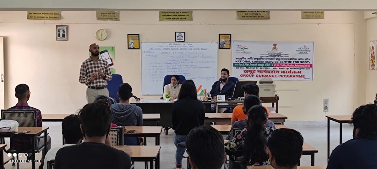 MYBEastDelhi's tweet photo. #AzadiKaAmritMahotsav
Guest lecture taken by DYO on Career guidance and Confidence building as part of Azadi Ka Amrut Mahotsav boost at National Career Service Centre for SCs/ STs,Ministry of Labour &amp; Employment, Govt of India at VRC Building, Karkardooma.
@Nyksindia @YASMinistry https://t.co/gOLSzwyrkx