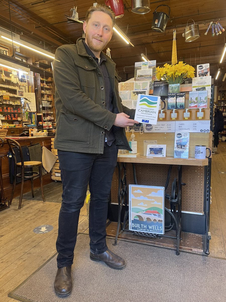 When he’s not creating world-famous, homemade viral Christmas videos at @HafodHardware in @visitrhayader Tom is happy in his shop, championing the cause of local produce. Da iawn Tom! @visitwales @Powys_Regen @CountyTimes #community #smallbusiness #wednesdaythought