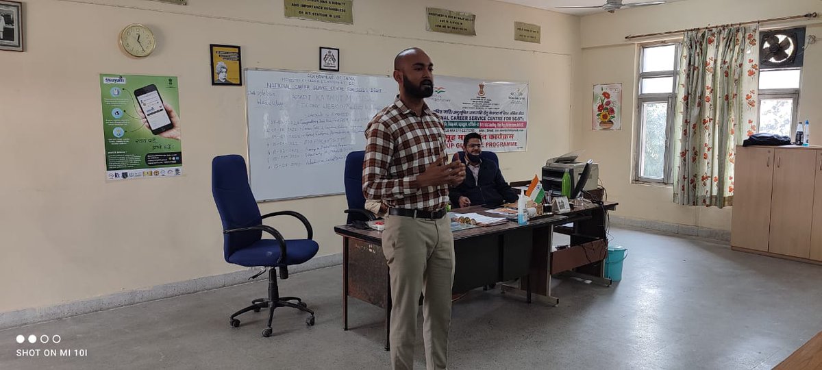 MYBEastDelhi's tweet photo. #AzadiKaAmritMahotsav
Guest lecture taken by DYO on Career guidance and Confidence building as part of Azadi Ka Amrut Mahotsav boost at National Career Service Centre for SCs/ STs,Ministry of Labour &amp; Employment, Govt of India at VRC Building, Karkardooma.
@Nyksindia @YASMinistry https://t.co/gOLSzwyrkx