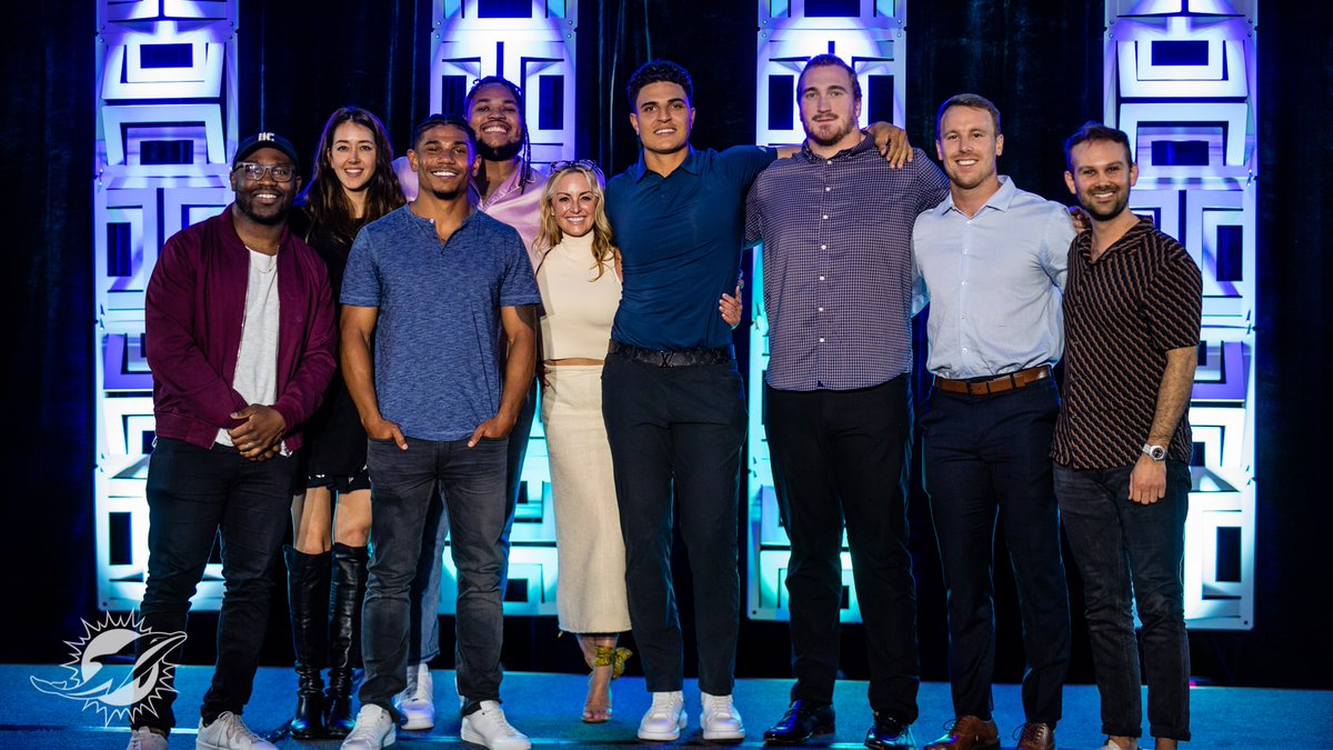 cnndspnch's tweet photo. Andrew &amp; Sophia had a blast at this year's @MiamiDolphins #BusinessCombine building New Business pitch decks with the players. You can read all about their time (and winning presentation!) on our blog at: https://t.co/tcz2Q3y3E3 https://t.co/TkcnJHSkPE