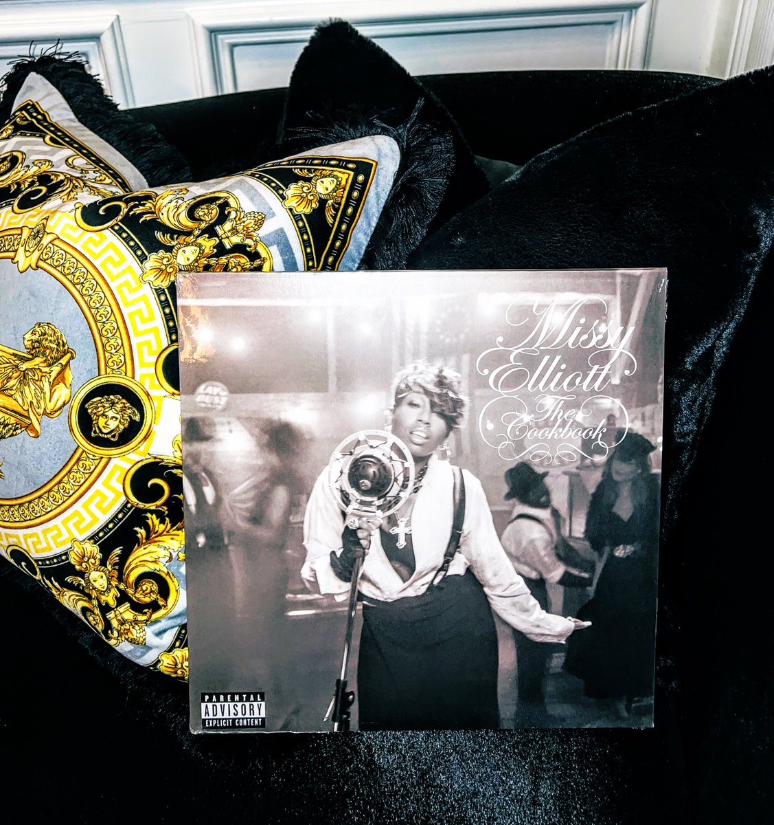 MurkyMoodRing's tweet photo. My 2nd #Cookbook vinyl by @MissyElliott arrived today! Canβt wait to get my autographed one too! #Supafriend #MissyElliottβ¨ https://t.co/EByUcXjHi5
