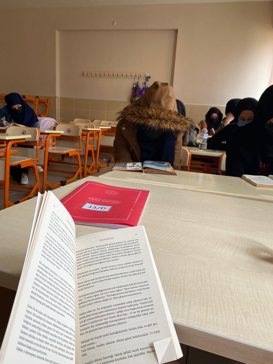 HavvaPolat0835's tweet photo. Bütün iyi kitapları okumak  geçmiş anıların o mükemmel kişileri ile konuşmaya benzer.” #osmaniyeokuyor
@osmaniyeilmem @ALBAKAydn https://t.co/aMs14CwwnZ