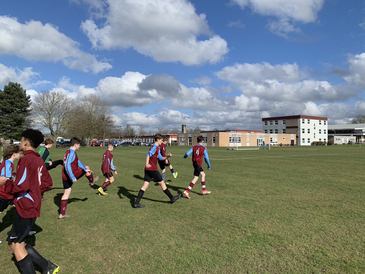 JOA_PE's tweet photo. A fantastic season came to a cruel end for the Year 10’s, losing on penalties in the final. Showed great character to take it to extra time after being 3-1 down. Congratulations to @BMSPEandHealth on the win and thanks @QueensSch_PE for hosting. Back stronger next year! 💪 ⚽️ https://t.co/Eth9MRMan2