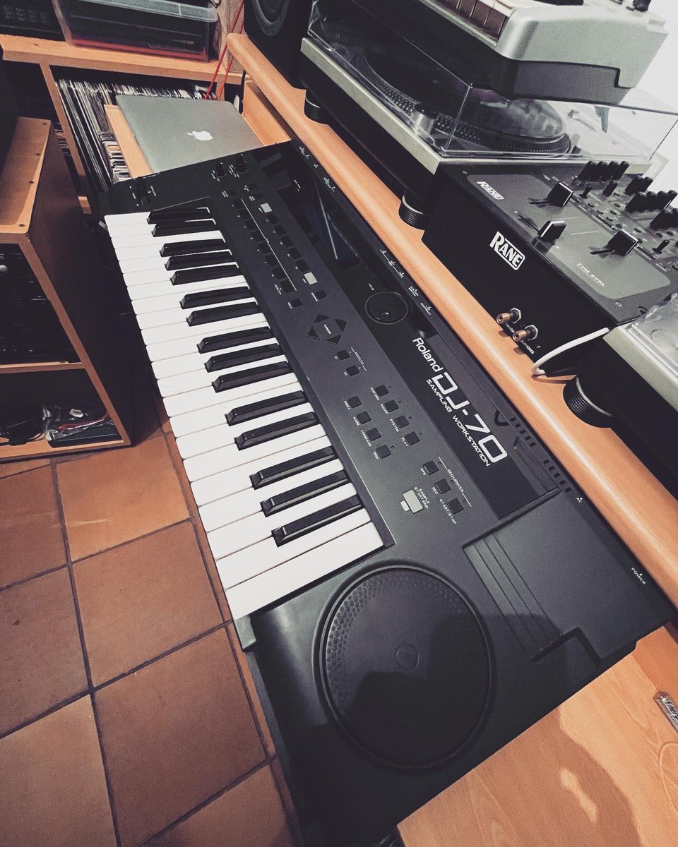 1ere bécane sur laquelle j’ai fait un beat carré… c’était celle d’un pote rappeur…Un grand pas dans ma compréhension du sampling et de la construction rythmique! in ze collection !