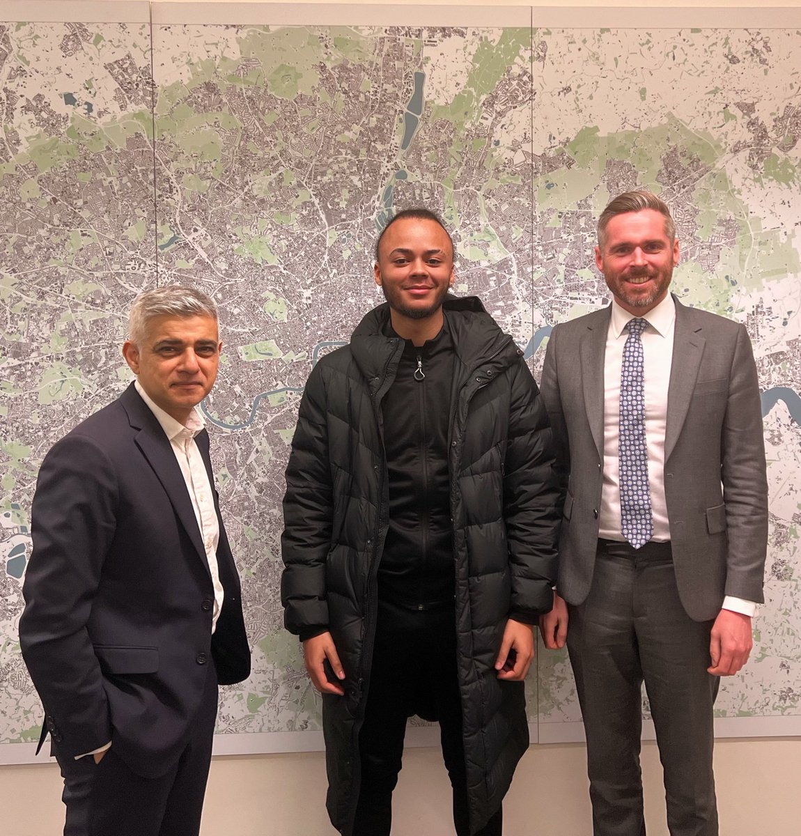 Kwajotweneboa's tweet photo. I met with the Mayor of London and Deputy Mayor

We discussed the current issue of poor Social/Private Housing in London, the urgent need for improvement, current failings and I raised 15 potential solutions for the current crisis both in London and beyond. Will meet again soon. https://t.co/MksUXgwmOH