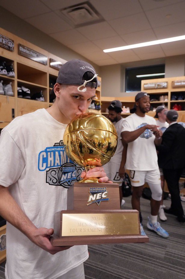 BarstoolBryant's tweet photo. Best scoring duo in the country https://t.co/fz1GestV6a