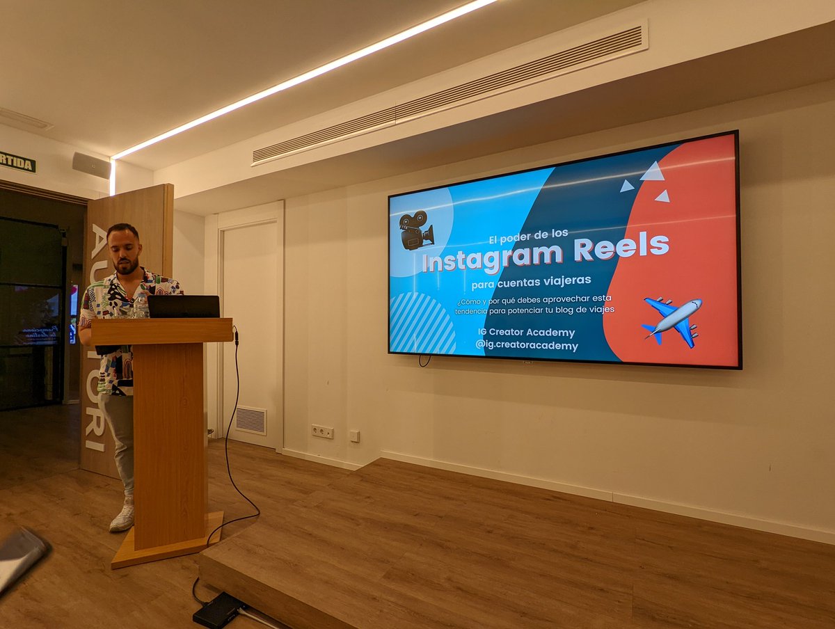 bcnTB's tweet photo. Hoy los socios y socias de @bcnTB vamos a aprender sobre #InstagramReels en @PangeaES #BcnTB #PangeaBCN https://t.co/IhXBQIEguM