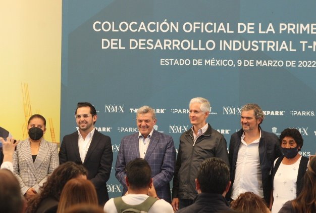 revista_pendulo's tweet photo. T-MEXPARK Inicia su construcción en el @Edomex será el parque logístico más importante y con mayor conectividad en el Valle de México, localizado en #Nextlalpan a tres kilómetros del nuevo aeropuerto #FelipeAngeles #TMEXPARK @FerrovalleMX @SEDENAmx https://t.co/Q33k0IaLoV