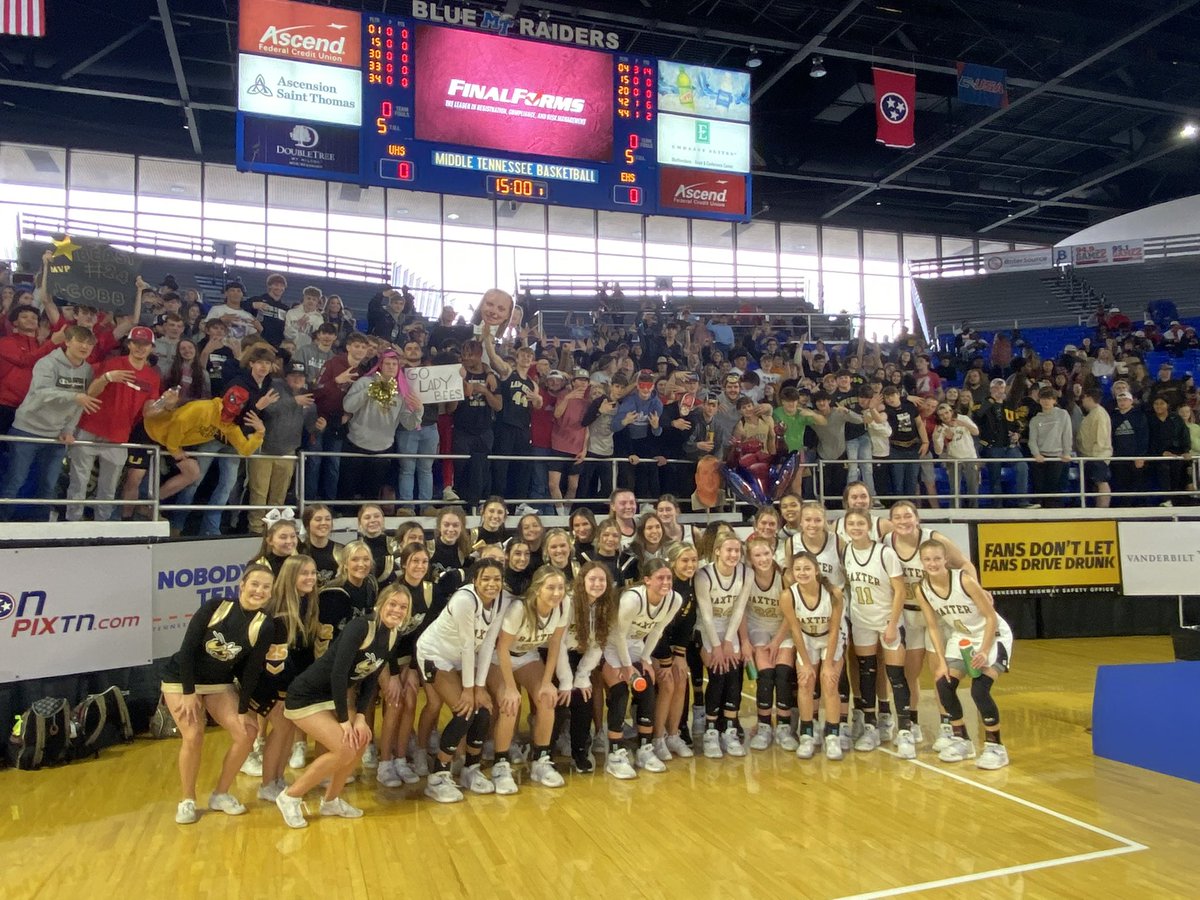 We’re back in the Final Four!! Go Lady Bees! 👏🏼 🐝 #GoldStateOfMind