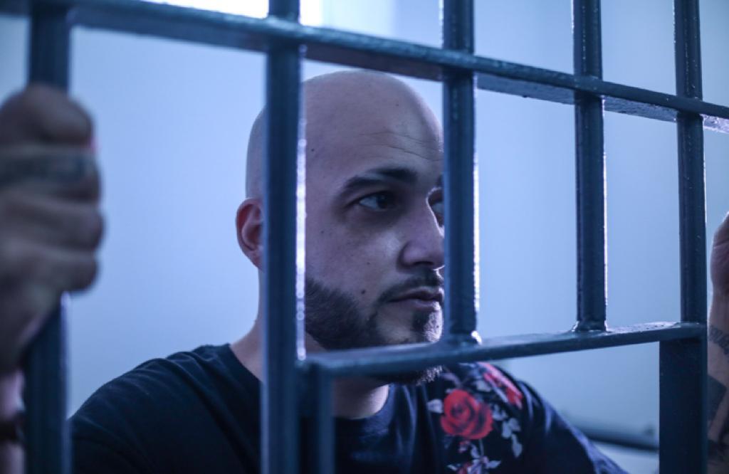 🔥 ¡NOTICIÓN! 🔥
<a href="/CarlosKavila/">CarlosKavila</a> ya está calentando motores para dar a conocer su nuevo single, y la grabación del videoclip está siendo brutal.
¿Adivinas cómo se llamará su nuevo TEMAZO?
a) Amor de madre
b) Mi vieja
c) Mala vida

▶️ Pista: ow.ly/yHL450IfhVb