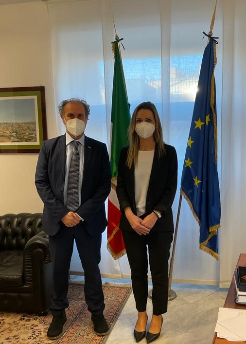 Ho incontrato il senatore Vincenzo Santangelo che mi ha parlato del grave fenomeno della violenza sugli arbitri. Un tema che affligge tutti gli sport, minandone i valori. Serve una rivoluzione culturale, un chiaro messaggio di ferma condanna: fuori la violenza dallo Sport!