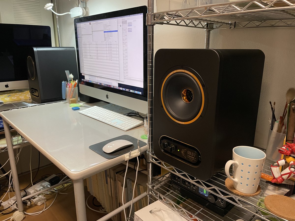 maachan_2018's tweet photo. パソコン用にモニタースピーカー買っちゃった。
存在感、ありすぎ。( ̄▽ ̄A``
#GOLD7 #TANNOY https://t.co/4GPR0PYJhS