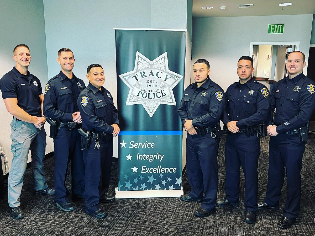 tracypd's tweet photo. These lateral officers have completed the FTO program. Tracy PD is still actively recruiting lateral police officers. Contact a TPD recruiter today at 209-831-6631.
#jointracypd #policerecruitment #tracypolice #nowhiring
16h https://t.co/fTjUSh58b2