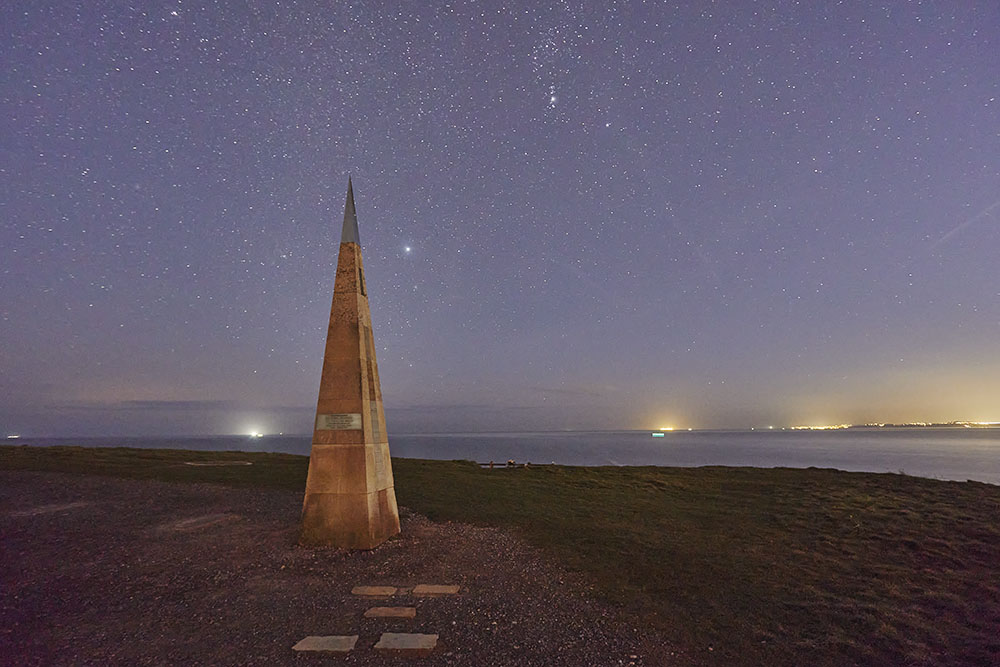 Photographed just a few days ago: a night shot of the Geoneedle at #Exmouth, #Devon. Light pollution courtesy of #Torbay!
#Devonhour #Cornwallhour @ThePhotoHour @WestcountryWide @Exeter_Hour @CanonUKandIE @swcoastpath