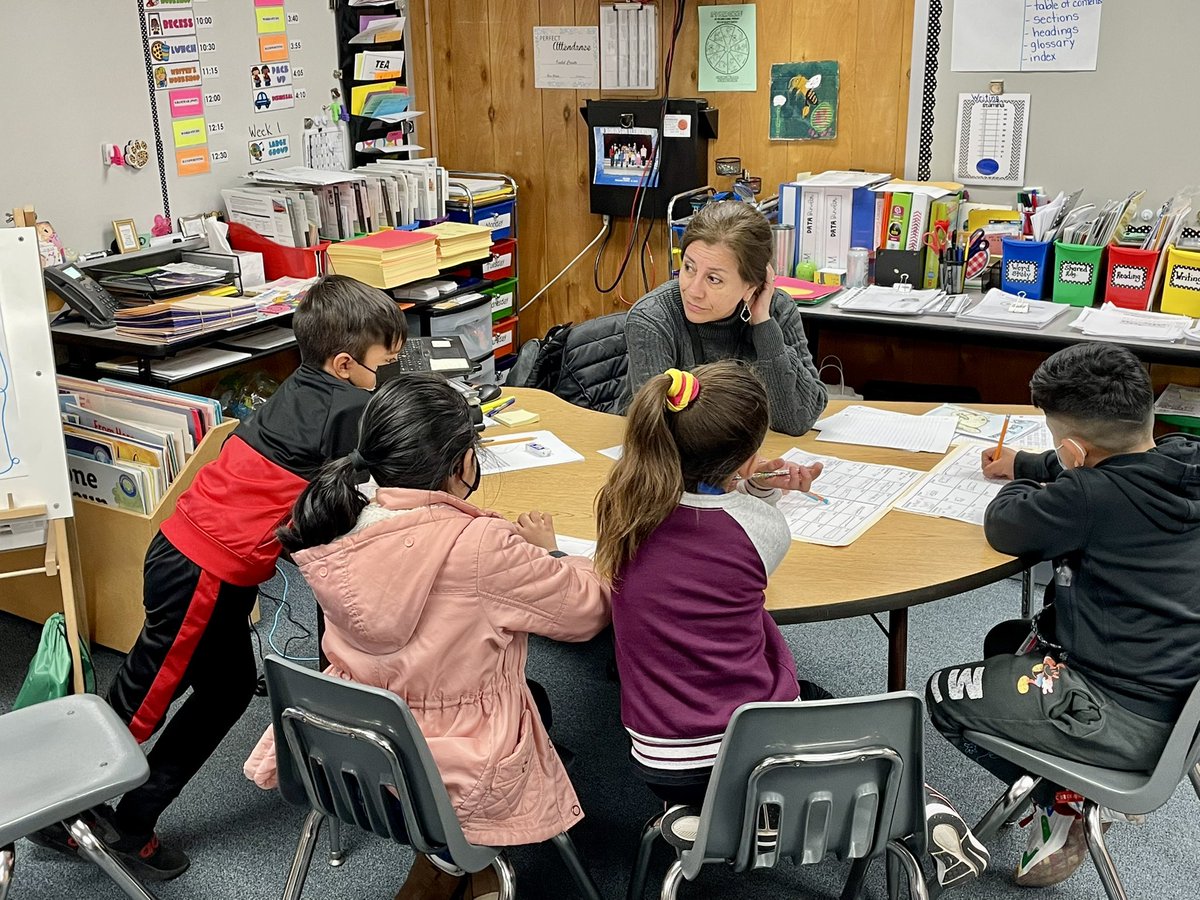 Mrs_KKerlegan's tweet photo. Our Second Grade Researchers @MRobinsonElem @ChabeCrasto https://t.co/6EE0cuBCpp