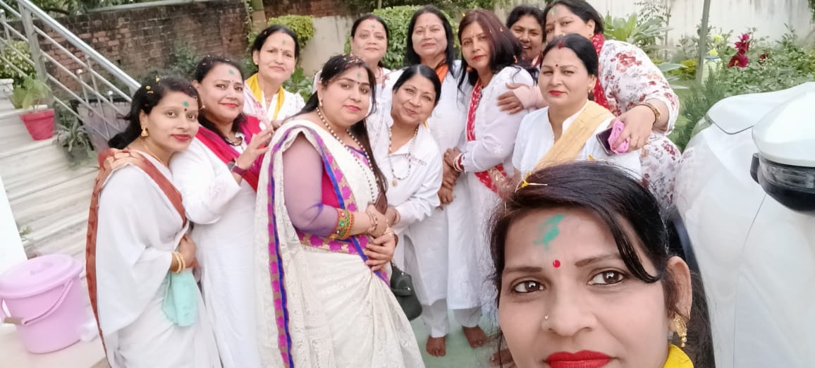 Diptidwivedi8's tweet photo. Kl dinak 8 march ko mahilla divas manate hue hm sb mahila Patanjali ki Bahane https://t.co/Abo5YxgSVt