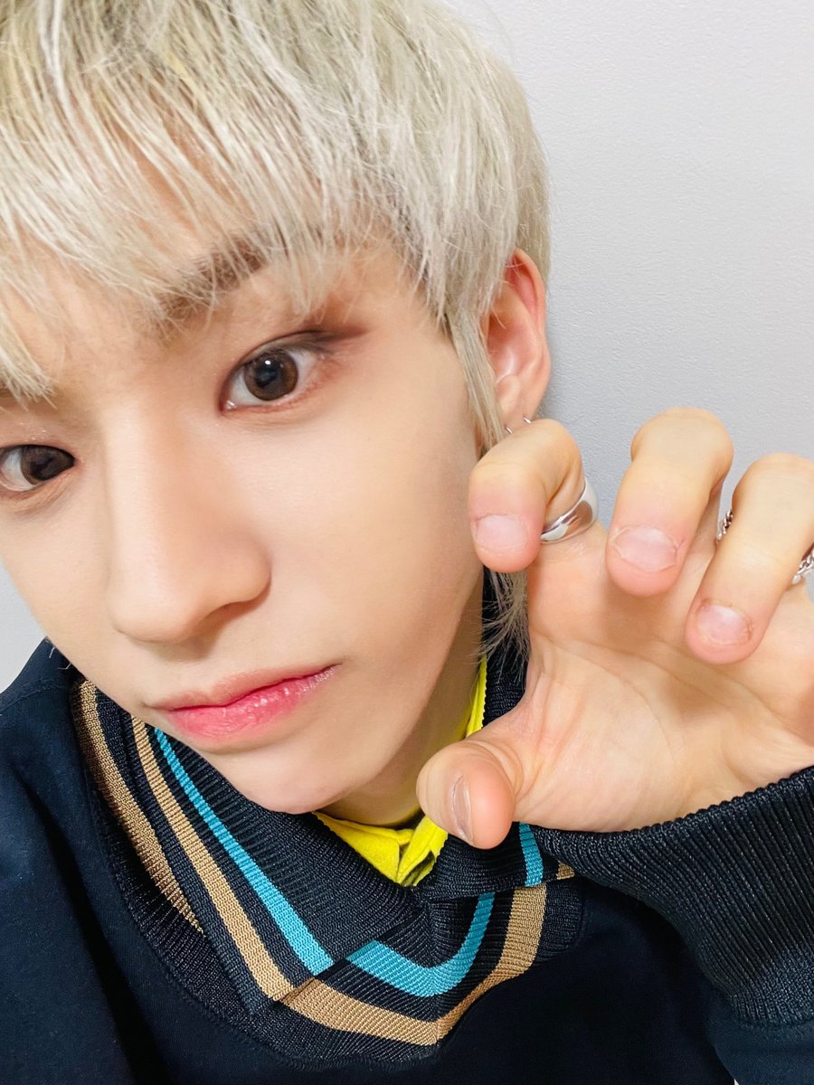hwarangthinker's tweet photo. user hwarangthinker found crying into the abyss https://t.co/djwt1kATBV