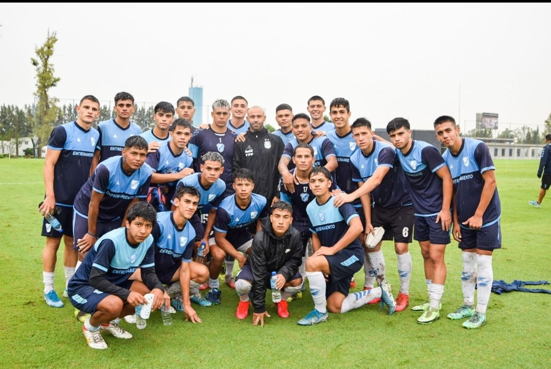 CATinferiores's tweet photo. Otro gran día de entrenamiento en el predio de @afa frente al combinado sub 20 Argentino. Vamos los pibes!! 💙⚽️💪🏻 https://t.co/0BR1gnpRfB
