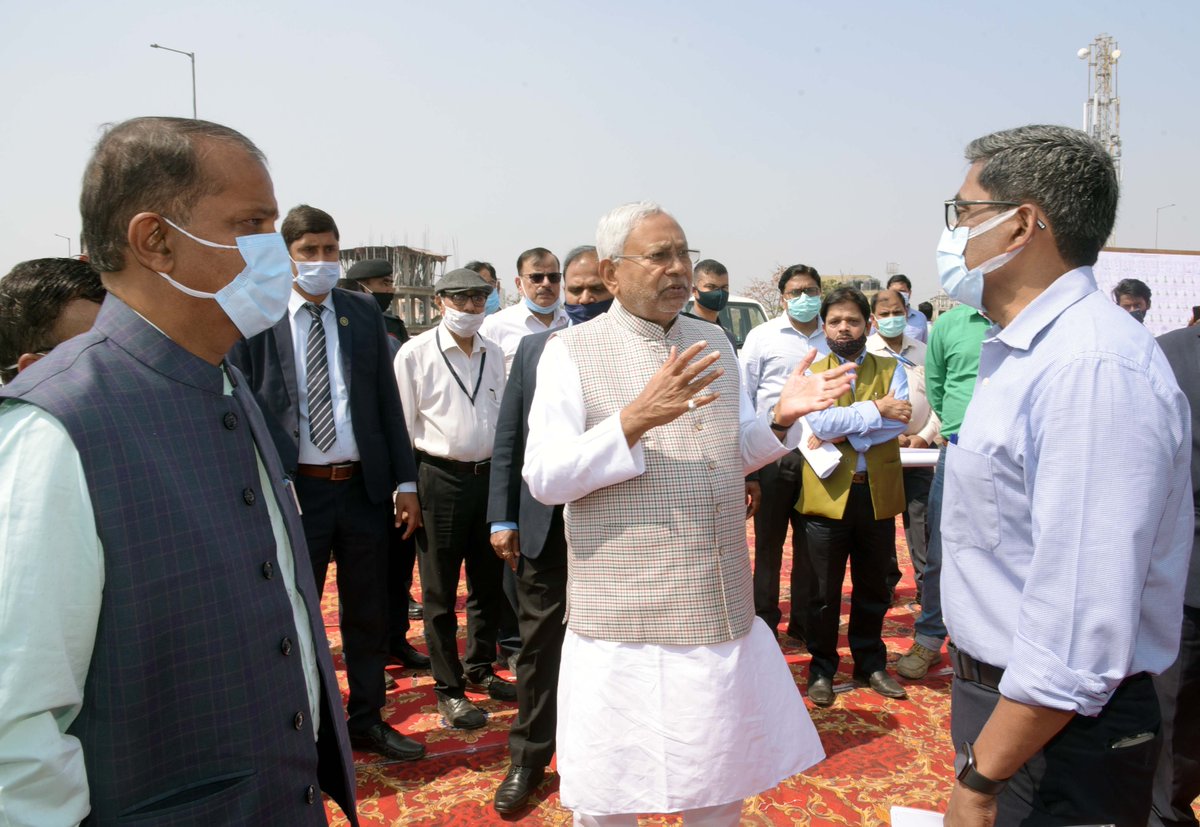 NitishKumar's tweet photo. सड़क मार्ग से भ्रमण कर विभिन्न निर्माणाधीन पथ परियोजनाओं के निरीक्षण के दौरान मीठापुर-महुली एलिवेटेड पथ,एन०एच०-83 (पटना-गया-डोभी सड़क),मसौढ़ी-पितमास-नौबतपुर मार्ग होते हुए दानापुर-बिहटा एलिवेटेड पथ निर्माण कार्य से संबंधित जानकारी ली और अधिकारियों को आवश्यक दिशा-निर्देश दिए।(1/2) https://t.co/hSOBmcS3Hc