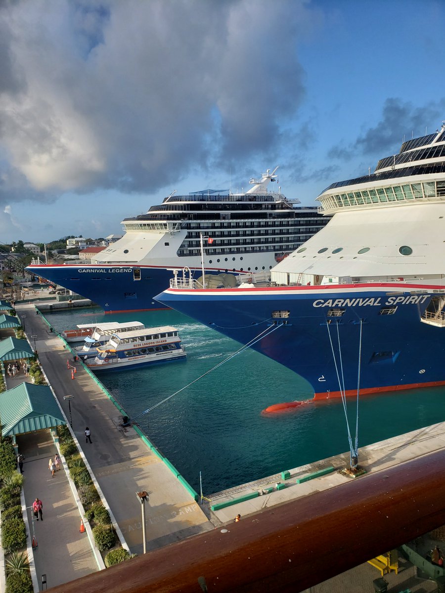 Dwight30812343's tweet photo. Sailabration @CarnivalCruise Nassau is a busy place today #50yearsoffun https://t.co/jawMJ9xOQg