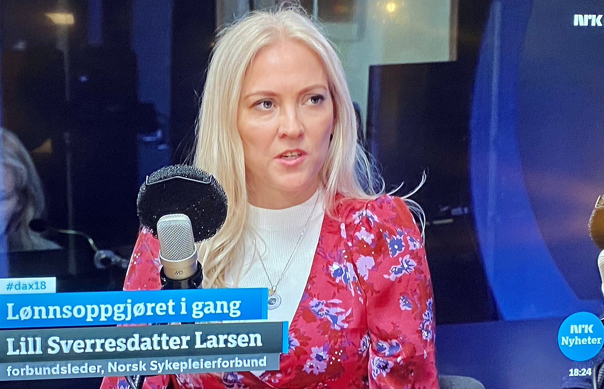 sjukepleiar's tweet photo. -Det er uforståelig for meg at ikke LO jobber mer for sine medlemmer i helsevesenet; kvinnedominerte yrker. Helsefagarbeiderne burde hatt 500 000 i lønn de også, sier @NSFleder i #dax18. Tydelig, modig og stolt kvinnelig leder i gutteklubben om lønnskamp! @norsksykepleier https://t.co/h6O178xEUz