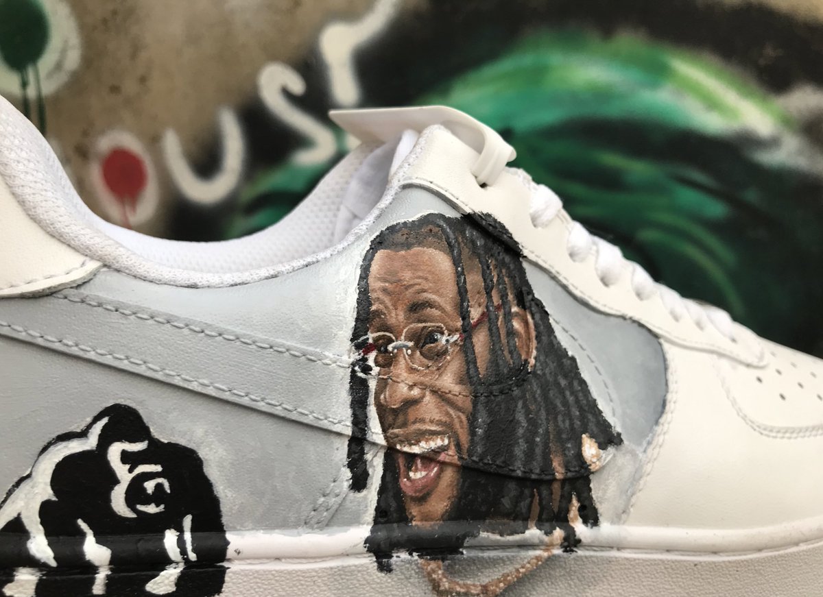 sheriffeyisitan's tweet photo. Painted the African Giant, kindly RT and tag him🙏🏽💚
@burnaboy https://t.co/g10awMv0zF