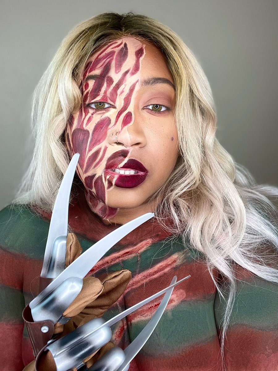SlayReport's tweet image. 1, 2 Ellie’s Coming for you 🔪 
Full list on IG: thegirlwiththeprincetattoo 
@tatcha Liquid Silk
@onesize BBB Cream
@fentybeauty
@MakeupByMario Master Mattes 
@ABHcosmetics 
@maccosmetics
@mehronmakeup Paradise Paints
@MeltCosmetics
#chicagomuas 
#chicagomua
#blackmua 
#sfxmua