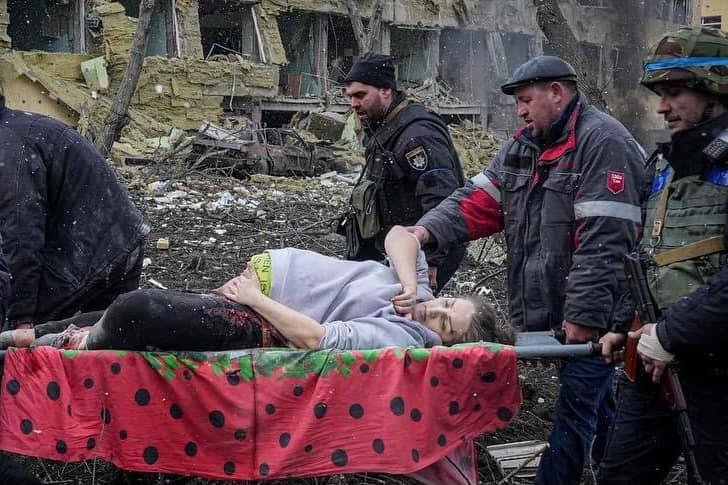 andersostlund's tweet photo. Russia bombs the weakest members of society, the pregnant women and their newborns. The enormity of the crimes committed by Russia in the war against Ukraine is hard to grasp. Photo from the Russian attack against a maternity clinic in Mariupol by @EMaloletka. https://t.co/ay8qMW58bi